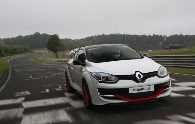 Renault Megane RS 275 Trophy-R - record Nurburgring