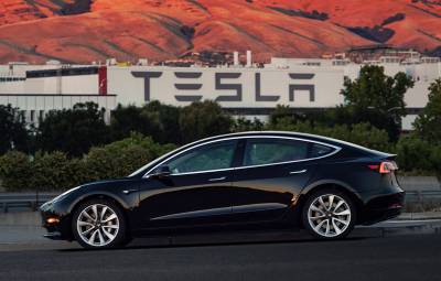 Tesla Model 3 - prima unitate de serie