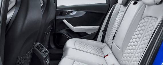 Audi RS 4 Avant 2018 (15)
