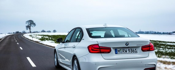 Noul BMW 330e (04)