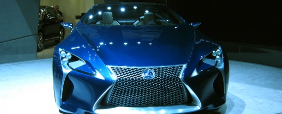 Lexus Opal Blue LF LC - fata