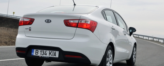 Noua Kia Rio - spate