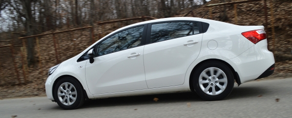 Noua Kia Rio - lateral