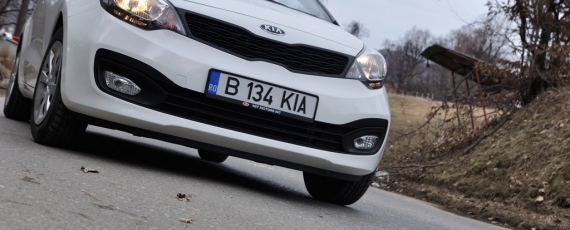 Noua Kia Rio - close-up