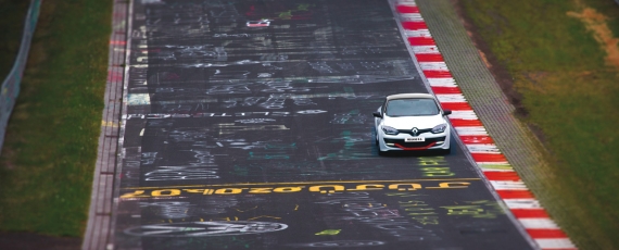 Renault Megane RS 275 Trophy-R - record Nurburgring (06)