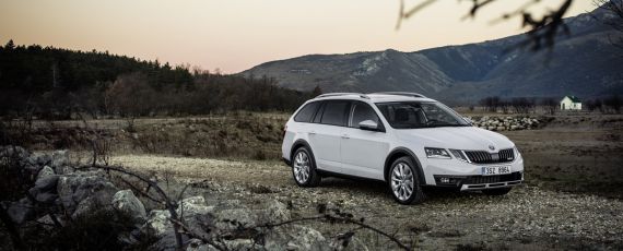 SKODA Octavia Scout 2017 (02)