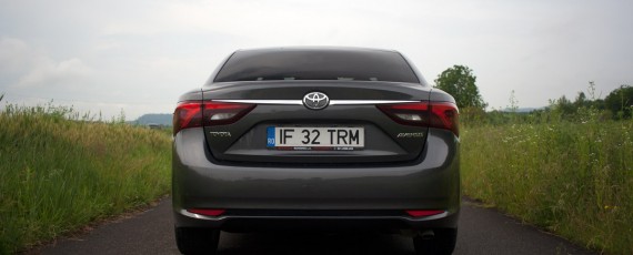 Test Toyota Avensis 2.0 D-4D Luxury (03)