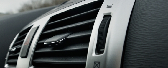 Toyota Avensis - detaliile gurilor de ventilaţie centrale