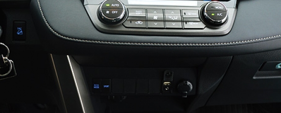 Noua Toyota RAV4 2013 - consola centrală
