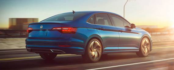 Volkswagen Jetta 2018 (02)